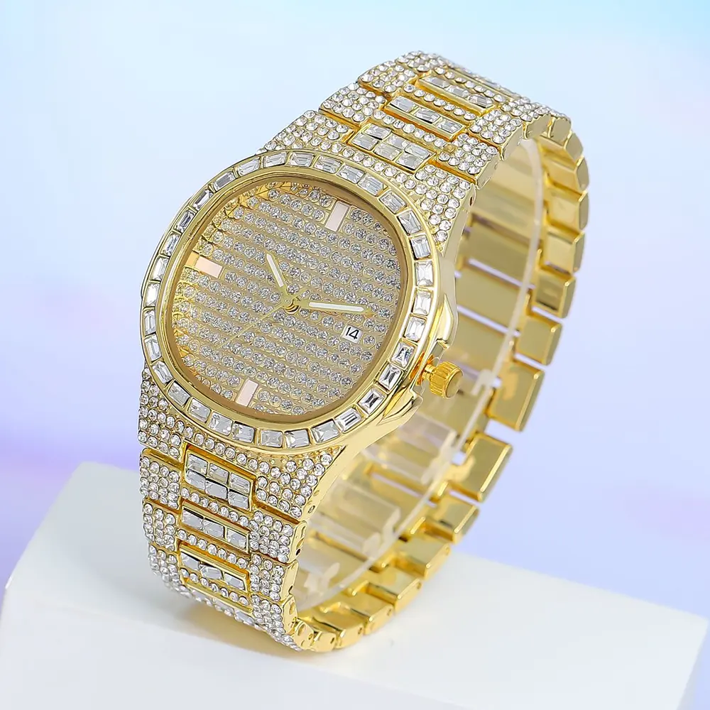 Iced Out Diamond Watch Hip HOP Iced Out Watches Gold Silver Quartz for Men Women Glass 18K Gold Plated Latest Alloy Watch Unisex