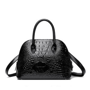 Sac à main de haute qualité en PU durable avec motif géométrique, décoration à rivets, bandoulière et fonction antivol pour usage quotidien - Product Image 4