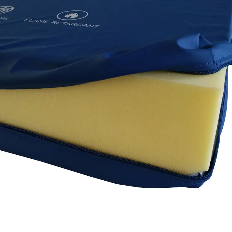 Materasso medico in schiuma piena con copertura in PU per imballaggio in rotolo sottovuoto per materasso impermeabile per letto d'ospedale