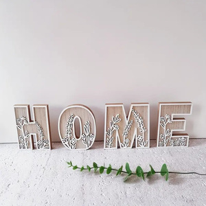Decoraciones de letras de madera para el hogar, 4 piezas, diseño floral, estilo rústico, para decoración de pared de boda en el hogar - Product Image 1