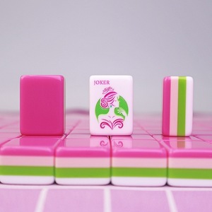 Juego de Mahjong Americano de Cuatro Capas, Color Rojo Rosa, Doble Tigre, Mahjong Acrílico Portátil para Extranjeros - Product Image 1