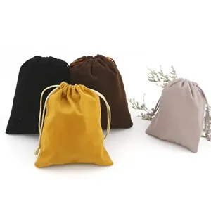 Pochette en velours doux bleu clair avec logo personnalisé imprimé et gaufré, idéale pour l'emballage de sacs à main, chaussures, vêtements et comme sac anti-poussière. - Product Image 3