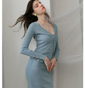 Europeo americano 2025 nuevo Otoño Invierno estilo vestidos casuales Sexy de dos piezas cuerpo abrazando cárdigan de punto mostrando tirantes - Product Image 3