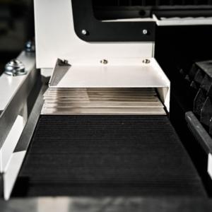 Machine de découpe laser à fibre entièrement fermée avec table d'échange, découpeuse laser CNC 6015 pour tôle métallique, couvercle de protection 6kW 12kW - Product Image 3