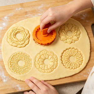 Emporte-pièces à biscuits en forme de fleurs avec tampon, ensemble d'emporte-pièces ronds festonnés 3D, moules à biscuits en forme de rose, tournesol, pivoine, <span class=keywords><strong>marguerite</strong></span>, lotus - Product Image 6