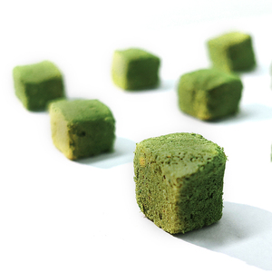 OEM Pet tratta grossista cubo di erba di gatto di alta qualità naturale a cubetti di erba di gatto ad alto contenuto proteico cibo per cani per gatti liofilizzato - Product Image 2