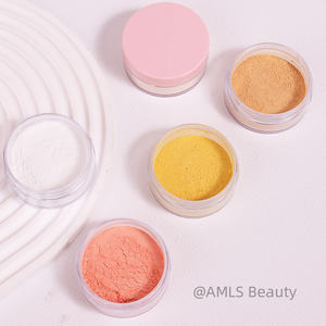 Formule végétalienne Poudre fixante légère Maquillage de finition lisse - Product Image 3