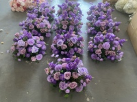 L-R511 Nouvelle conception de boule de fleurs personnalisée, roses violettes, fleurs artificielles pour la décoration de mariage, arrangement de fleurs artificielles