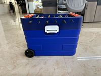 Mini table de baby-foot et glacière 2-en-1, petite glacière isotherme portable avec jeu de football pour grandes fêtes et événements, OEM ODM disponible