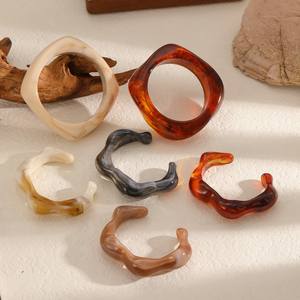 Gelang Resin <span class=keywords><strong>Amber</strong></span> kepribadian lintas batas wanita, gelang warna terbuka temperamen modis Eropa dan Amerika - Product Image 2