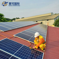 Structure de support de panneau solaire durable conçue pour les systèmes photovoltaïques sur toits métalliques industriels