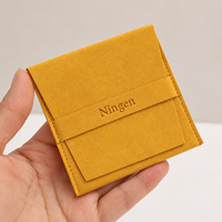 Pochette à bijoux en daim jaune moutarde, sac cadeau enveloppe avec rabat pliable, logo personnalisé pour l'emballage des bagues, vente en gros