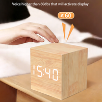 Horloge de bureau LED en bois miniature à commande vocale, cadeau promotionnel direct usine, 4 niveaux de luminosité réglables, pour la maison et le bureau