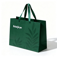 Sacs cadeaux en papier imprimé feuilles vert foncé personnalisés, avec poignées en ruban de satin de luxe, sacs de shopping en gros pour l'emballage de vêtements