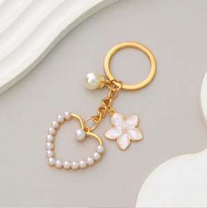 Porte-clés en alliage parfumé avec perle de style mode et pendentif camélia, décoration de sac à main pour fille, cadeau pour petite amie - Product Image 4