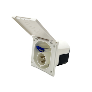NOUVEAU MODÈLE 240V 16A PRISE ENCASTRÉE PRINCIPALE ÉTANCHEITÉ IP44, BLANC - Product Image 1