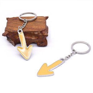 Llavero con Flecha Amarilla, Colgante Metálico, Regalo Unisex, Recuerdos - Product Image 3