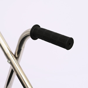รถช่วยเดินแบบมีล้อพร้อมที่นั่งสำหรับผู้สูงอายุ ขนาดเดียว สีดำ - Product Image 4
