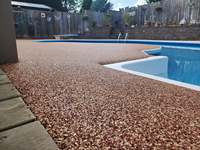 Résine époxyde de pierre de galet coloré direct d'usine pour le plancher extérieur