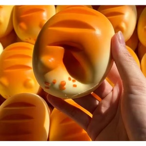 ขายส่ง: ขนมปังรูปแมวนุ่มฟู บีบแล้วคืนรูปช้าๆ ของเล่นบีบคลายเครียด - Product Image 3