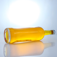 Bouteille à spiritueux ronde moderne de 750 ml en verre, avec épaule inclinée, marquage en relief et col vissé – Qualité supérieure