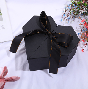 กล่องของขวัญวันวาเลนไทน์มีริบบิ้นปิดผนึกโลโก้ตามสั่งวัสดุกระดาษที่เป็นมิตรกับสิ่งแวดล้อมสำหรับชุดชั้นในสำหรับเป็นของขวัญ - Product Image 5