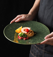Ensemble d'assiettes en céramique de luxe de haute qualité pour hôtel restaurant 8 10 pouces glaçure rouge brillant assiette à steak occidental