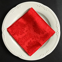 Hochzeitsbankett Hotel-Tischdekoration mit Eleganter Klassischer Lila Jacquard Quadratischer Serviette und Tischset im Ins-Stil