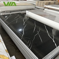 Panneau mural PVC moderne facile à installer, motif marbre imprimé UV, imperméable, brillant, revêtement mural décoratif pour le bricolage et le commerce domestique