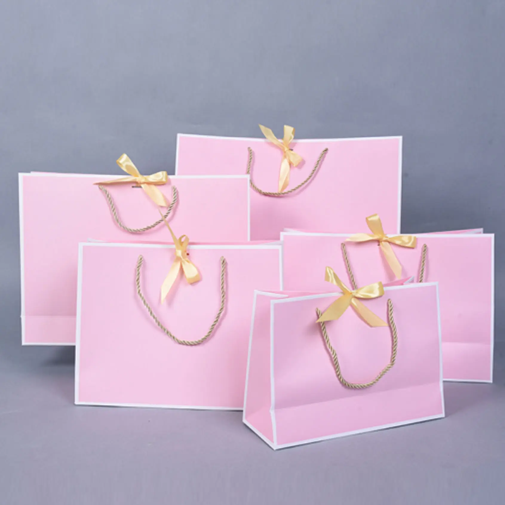 Sacs cadeaux de fête en papier rose avec nœud de ruban doré, vêtements sur mesure, Shopping