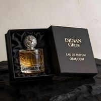Nouvelle conception de flacon de parfum vide en verre transparent rond de luxe, unique, 50 ml, 100 ml, flacon de parfum pour femmes avec bouchon argenté ou doré