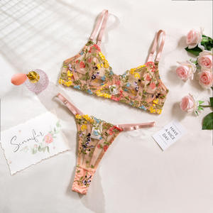 En Gros Ensemble de Lingerie Sexy pour Femmes, <span class=keywords><strong>Soutien</strong></span>-<span class=keywords><strong>Gorge</strong></span> et Culotte Deux Pièces Transparent en <span class=keywords><strong>Dentelle</strong></span> Brodé - Product Image 5