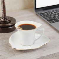 Ensemble de soucoupes tasses arabes utilisées comme tasses à thé et à café avec et sans poignée en céramique tasse à la main sous-verre