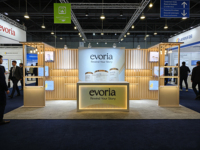 Stand de Exhibición con Marco de Aluminio para Ferias Comerciales, con Fondo Gráfico y Caja de Luz LED para Exhibición en Stands de Ferias