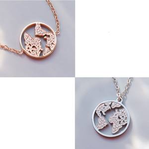 Conjunto de joyería de acero inoxidable, CZ, Circonia cúbica, piedras incrustadas, mapa del mundo, colgante de moneda, collar y pulsera - Product Image 6