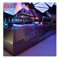 Comptoir de bar moderne personnalisé en forme de diamant en marbre avec éclairage LED et garantie de 10 ans pour les hôtels, les centres commerciaux et les salles de sport