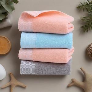 Serviettes de bain en pur coton 35x75cm, couleur unie, jacquard brodé, usage domestique, lot de 3 - Product Image 2