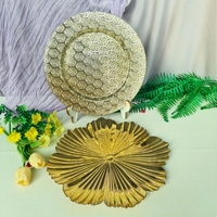 Assiettes de présentation rondes de luxe de 13 pouces en plastique PP durable à motif de roses dorées pour mariages et dîners
