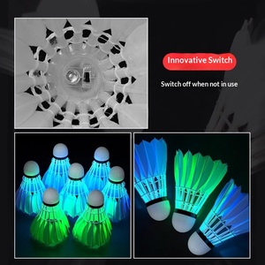 Volants <span class=keywords><strong>de</strong></span> <span class=keywords><strong>badminton</strong></span> lumineux phosphorescents résistants au vent et durables en plastique expansé et plumes <span class=keywords><strong>de</strong></span> nylon pour entraînement intérieur et extérieur - Product Image 4