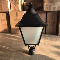 Lampadaire de cour carrée à module LED standard UE 100W IP55 6000lm 3000-6000K, large plage de tension, en aluminium sur mesure