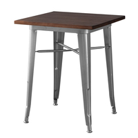 Combinaison Chaise et Table Industrielle Rouge Personnalisée en Métal Durable pour Salons de Thé, Cafés Modernes, Restaurants et Services de Traiteur – Accessoire Essentiel