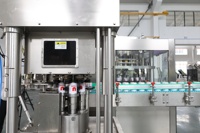 Machine de remplissage de boissons alcoolisées de haute précision avec scellage efficace pour bière, vin en conserve et cocktails RTD
