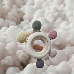 Anneau de dentition mignon en silicone sans BPA pour bébé, produit de dentition en bois pour l'alimentation et la mastication de bébé de 0 à 12 mois - Product Image 3