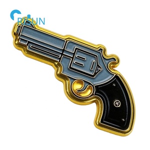 Pin de Solapa Personalizado con Forma de Pistola, Color Rosa, con Diseño de Calavera, Broche de Esmalte Personalizado - Product Image 3