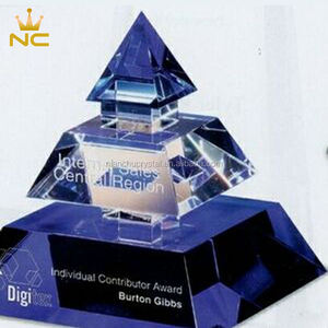 Premio Piramidal de Cristal K9 Azul Personalizado al por Mayor, Hecho a Mano, con Logotipo Grabado con Láser, Texto y <span class=keywords><strong>Caja</strong></span> de Regalo - Product Image 4