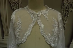 D1374 Vestido de Novia con Cuello Alto y <span class=keywords><strong>Encaje</strong></span> Bordado para Niña, Estilo Dama, con Chal - Product Image 3