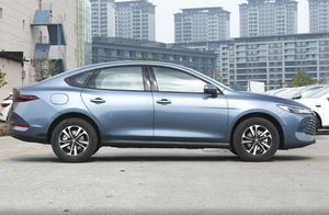 รถยนต์มือสอง BYD Qin Plus DM-i ปี 2025 รถ SUV ขนาดกลาง 4 ประตู 5 ที่นั่ง ใช้แบตเตอรี่ลิเธียม 90-110 กิโลวัตต์ชั่วโมง และมอเตอร์ 150-200 กิโลวัตต์ - Product Image 3