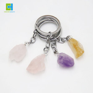 Llavero de moda con mosquetón de acero inoxidable y cristal de cuarzo natural, con piedra preciosa irregular en bruto envuelta en alambre, ligero, para mujer, con propiedades curativas - Product Image 2