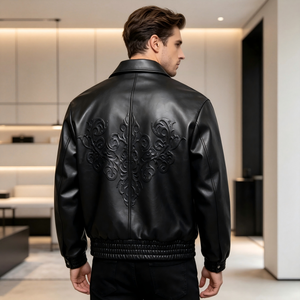 <span class=keywords><strong>Giacca</strong></span> Bomber in Ecopelle <span class=keywords><strong>Bianca</strong></span> <span class=keywords><strong>di</strong></span> Alta Qualità con Motivo Floreale in Rilievo e Cerniera Incrociata - Product Image 3