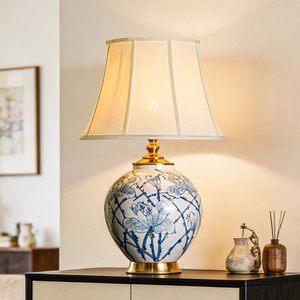 <span class=keywords><strong>Lampada</strong></span> da Tavolo in Ceramica Stile Chinoiserie Blu e Bianco con Accenti Dorati, Paralume in Tessuto, <span class=keywords><strong>Lampada</strong></span> Decorativa per Camera da Letto, Soggiorno, Ingresso, Comodino - Product Image 5